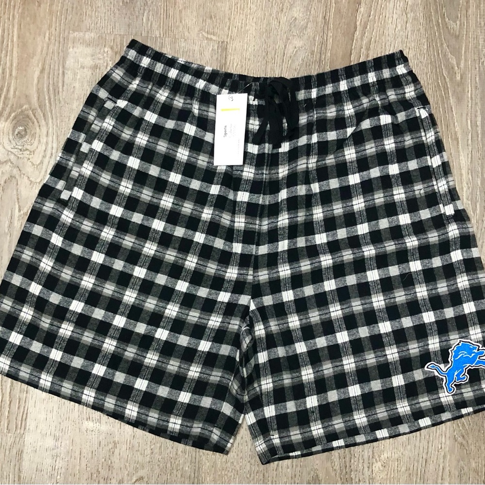 Detroit Lions xL Black & White Plaid Shorts with Blue Lion Logo
